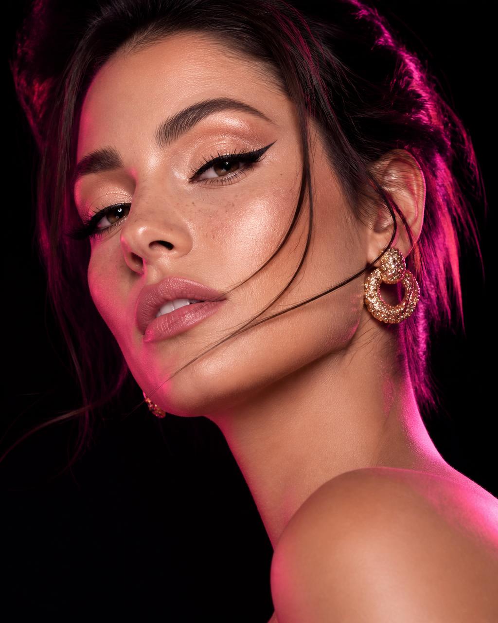 Glamorous makeup look